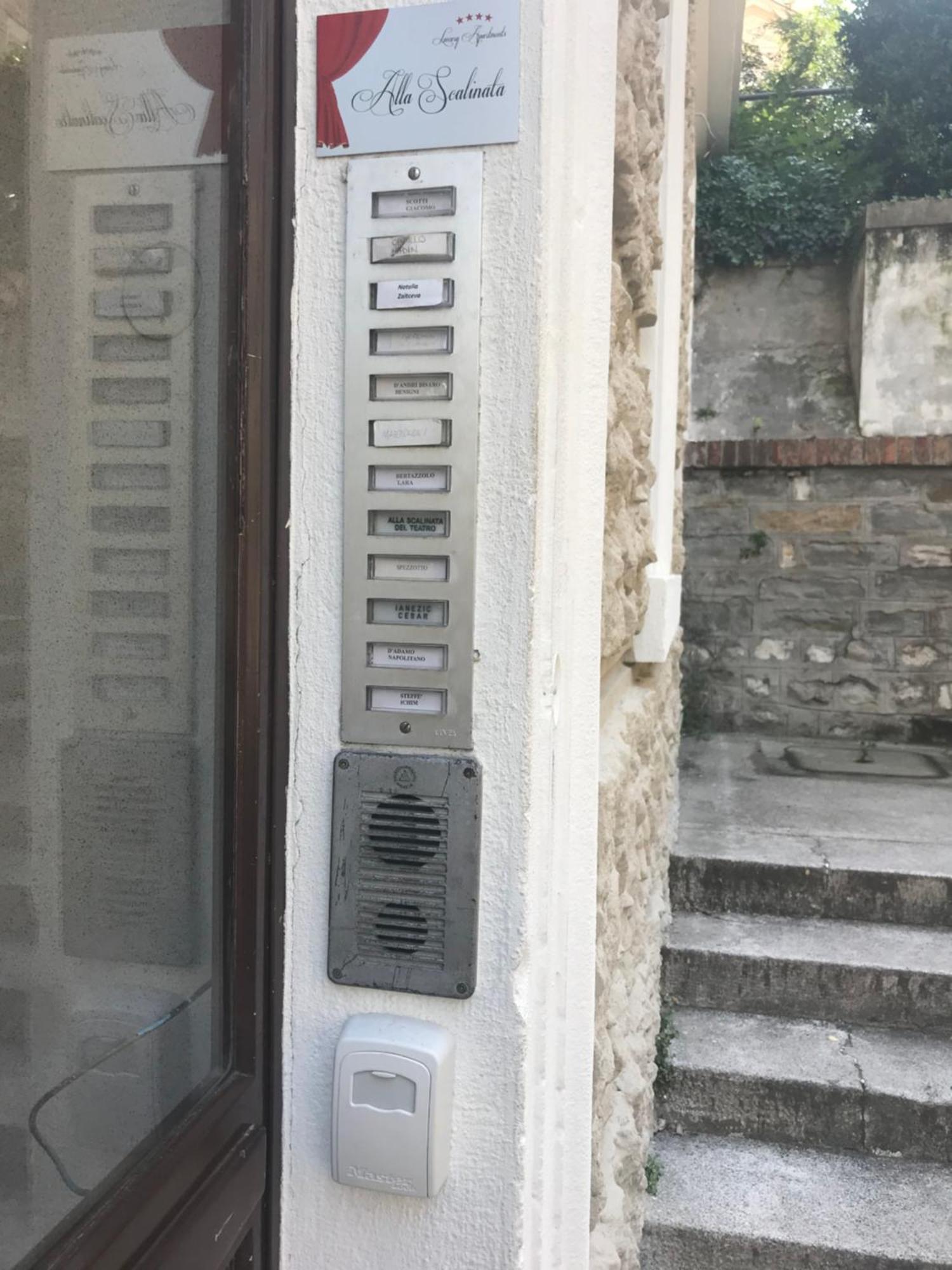 Alla Scalinata Del Teatro Rossetti Parcheggio Trieste Eksteriør billede