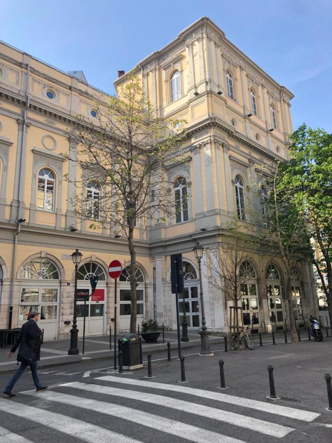 Alla Scalinata Del Teatro Rossetti Parcheggio Trieste Eksteriør billede
